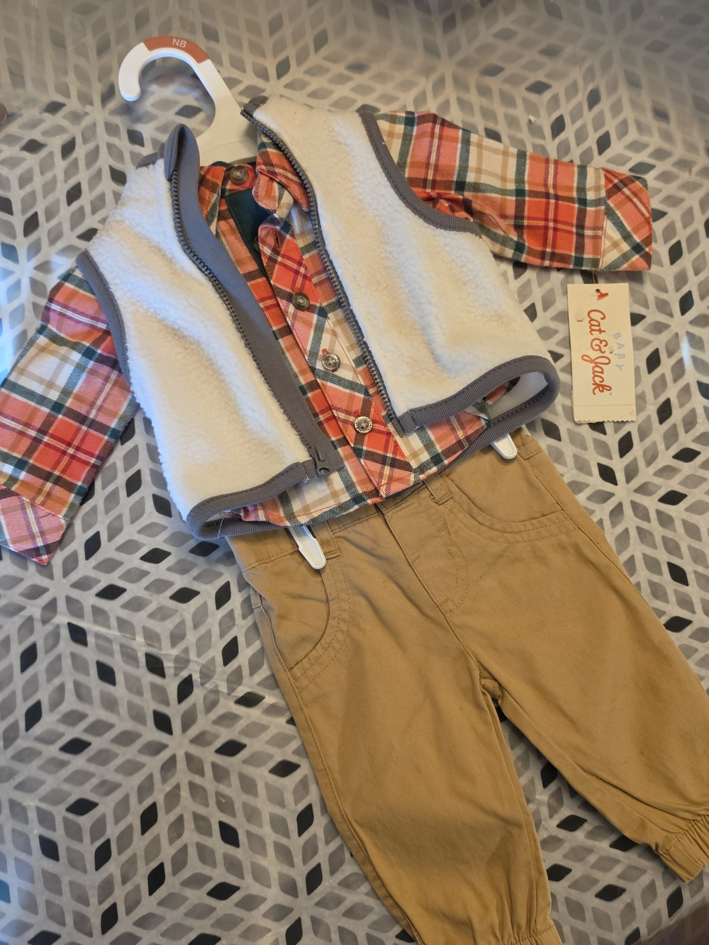 🛶●Cat & Jack Orange Plaid Shirt with Cream Sherpa Vest and Tan Pants Set